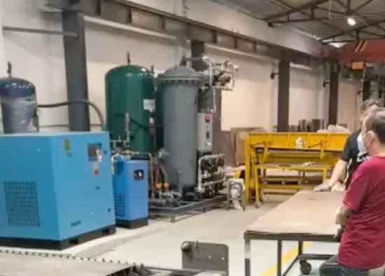 ¡Se completó la puesta en servicio del sistema de suministro de gas! Compresor de aire interno y generador de nitrógeno combinados con cabezal de corte láser RayTools: elevan la calidad de corte de láminas galvanizadas